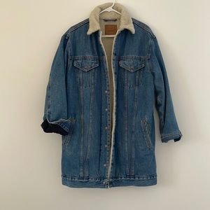 Like New Levi’s Lengthened Boyfriend Sherpa Jean Jacket